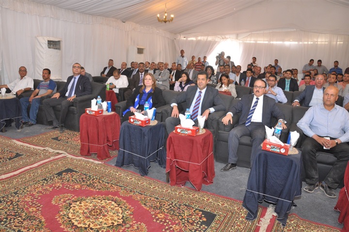 بالصور.. وزير الاتصالات ومحافظ اسيوط يتفقدان العمل بالمنطقة التكنولوجية بمدينة اسيوط الجديدة