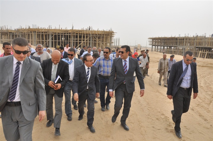 بالصور.. وزير الاتصالات ومحافظ اسيوط يتفقدان العمل بالمنطقة التكنولوجية بمدينة اسيوط الجديدة