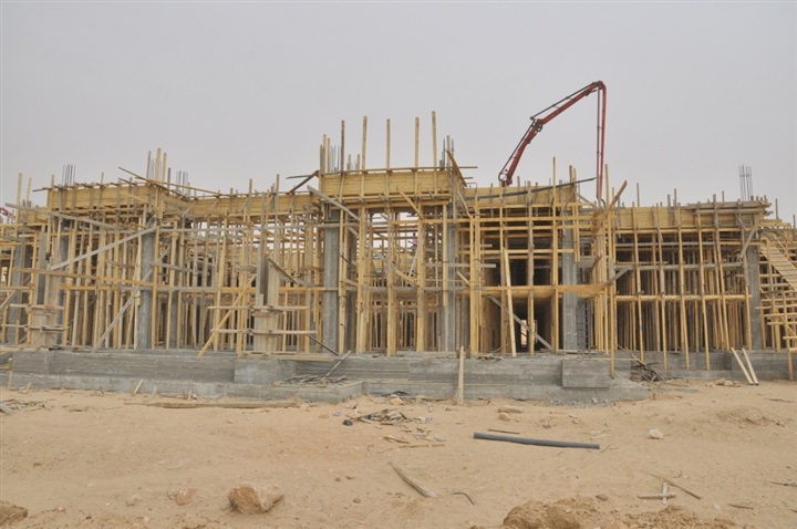 بالصور.. وزير الاتصالات ومحافظ اسيوط يتفقدان العمل بالمنطقة التكنولوجية بمدينة اسيوط الجديدة