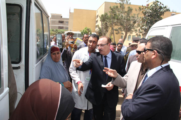 بالصور.. قوافل طبية وتموينية برعاية المخابرات العامة ببني سويف