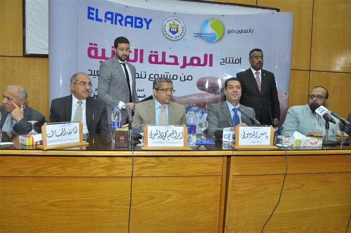 محافظ أسيوط ومجموعة العربي يوقعان بروتوكولا لإنشاء 72 منظومة لتنقية المياه وحفر 13 بئرا
