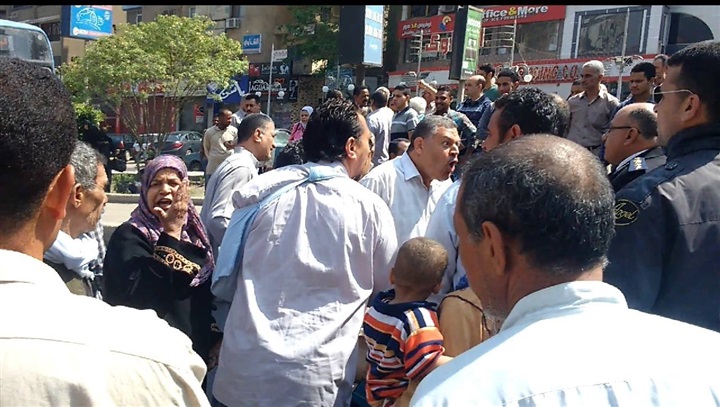 بالفيديو والصور.. إضراب أطباء مستشفى التأمين الصحي