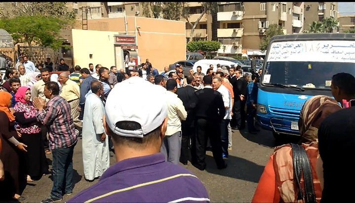 بالفيديو والصور.. إضراب أطباء مستشفى التأمين الصحي