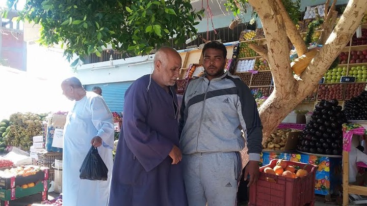 بالصور.. استجابة لــ ”حق المواطن”: ترخيص محدد لأشهر بائع خضروات بالوادي الجديد