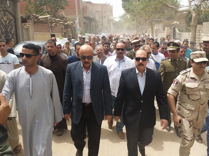 بالصور..مصر تودع شهدائها فى سيناء.. الدقهلية تودع شهيدها بجنازة شعبية فى المنصورة..والشرقية تودع شهيديها بهتافات الشعب يريد إعدام الإخوان ..وأهالي الفيوم يشيعون جنازة شهيدهم ويطالبون بالقصاص