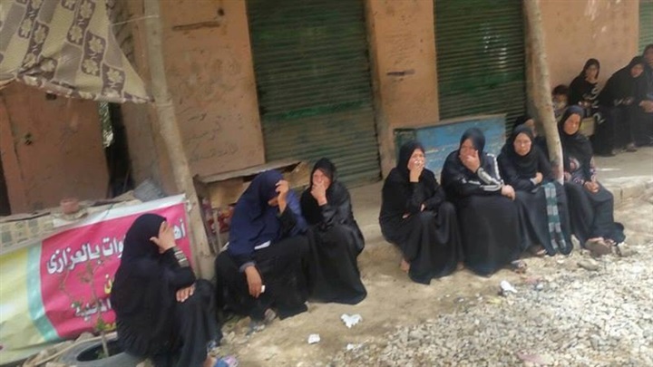 بالصور..مصر تودع شهدائها فى سيناء.. الدقهلية تودع شهيدها بجنازة شعبية فى المنصورة..والشرقية تودع شهيديها بهتافات الشعب يريد إعدام الإخوان ..وأهالي الفيوم يشيعون جنازة شهيدهم ويطالبون بالقصاص