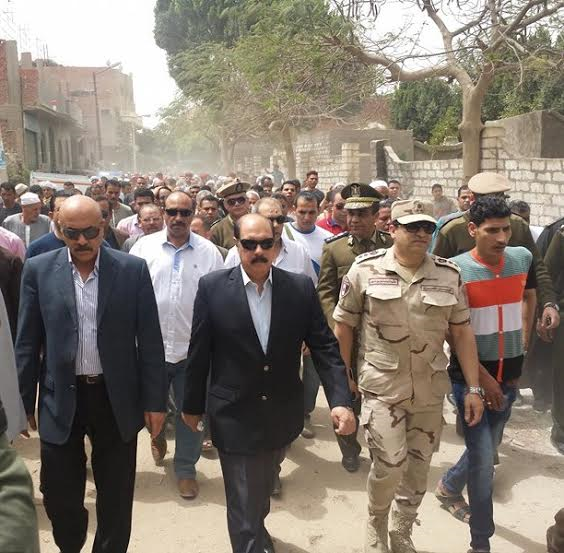 بالصور..مصر تودع شهدائها فى سيناء.. الدقهلية تودع شهيدها بجنازة شعبية فى المنصورة..والشرقية تودع شهيديها بهتافات الشعب يريد إعدام الإخوان ..وأهالي الفيوم يشيعون جنازة شهيدهم ويطالبون بالقصاص