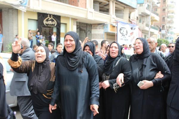 بالصور..مصر تودع شهدائها فى سيناء.. الدقهلية تودع شهيدها بجنازة شعبية فى المنصورة..والشرقية تودع شهيديها بهتافات الشعب يريد إعدام الإخوان ..وأهالي الفيوم يشيعون جنازة شهيدهم ويطالبون بالقصاص