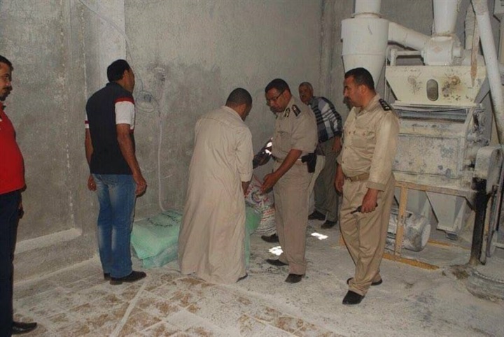 مدير أمن الغربية يتفقد  سوق الجملة بمدينة طنطا للوقوف على جودة السلع المقدمة للمواطنين ومتابعة الأسعار وعدم إحتكار السلع الغذائية