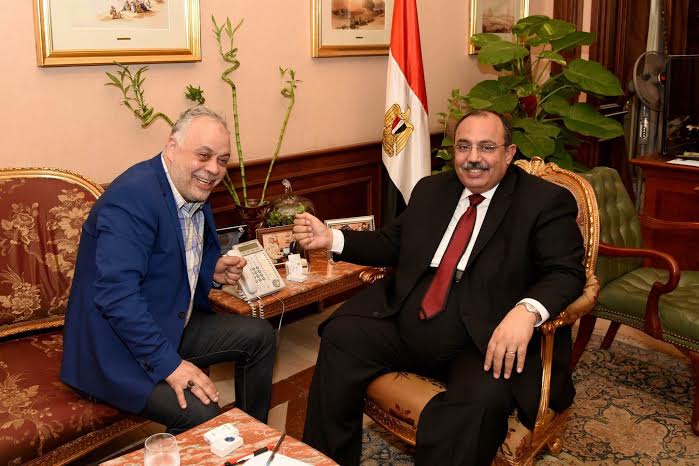 محافظ الإسكندرية يلتقى بنقيب المهن التمثيلية