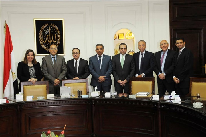 ”الإسكان” و”الاتصالات” تُوقعان اتفاق تعاون لبدء طرح كراسات شروط الـ٥٠٠ ألف وحدة بالإسكان الاجتماعى