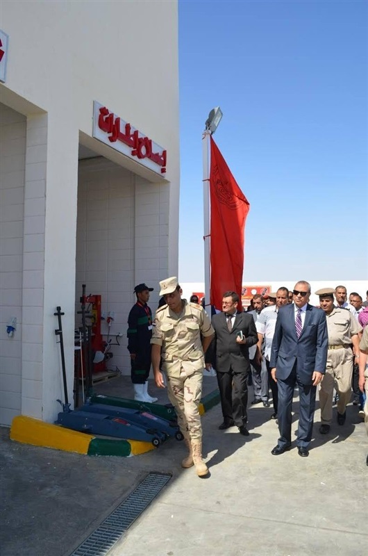 محافظ قنا ومدير الشركة الوطنية يفتتحان 4 محطات وقود وطنية