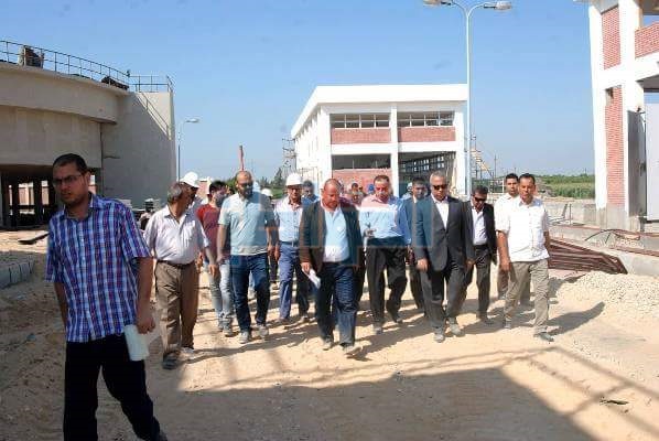 بالصور.. محافظ الشرقية يتفقد محطتي مياه "ههيا وفاقوس"  