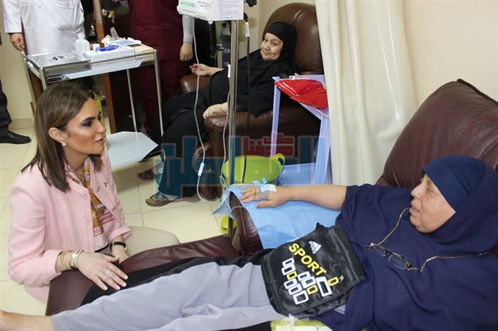 وزيرة التعاون الدولي تزور مركز بهية لعلاج سرطان السيدات