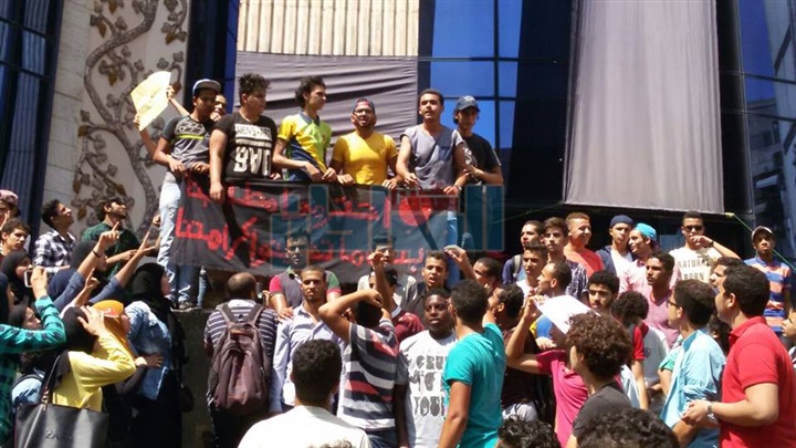 بالصور.. رصد تحركات طلاب الثانوية العامة أمام نقابة الصحفيين