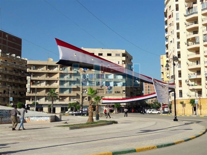 بالصور.. ميادين البحيرة تتزين بأعلام مصر إستعدادًا للإحتفال بذكري الـ 30 من يونيو