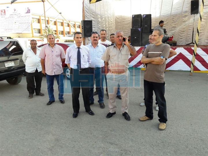 بالصور.. ميادين البحيرة تتزين بأعلام مصر إستعدادًا للإحتفال بذكري الـ 30 من يونيو
