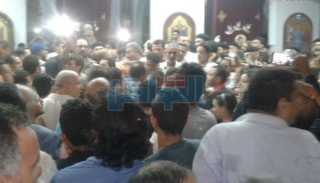 بالصور.. مراسم قداس جنازة الأنبا روفائيل كاهن كنيسة العريش