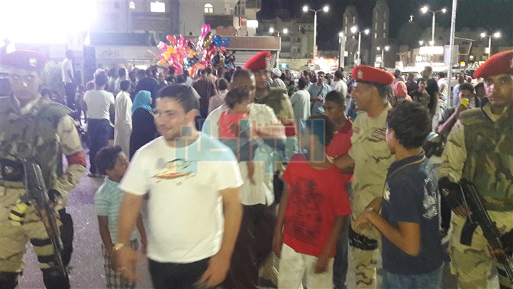 بالفيديو والصور.. محافظ البحر الأحمر يشارك الأهالي احتفلات 30 يونيو