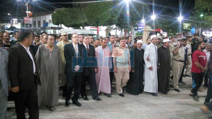 بالصور.. محافظ بني سويف يتقدم تشييع جنازة شهيد العريش