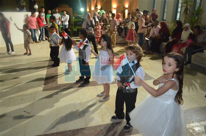 بالفيديو والصور.. محافظ البحر الأحمر: "نحن خلف القيادة السياسية"