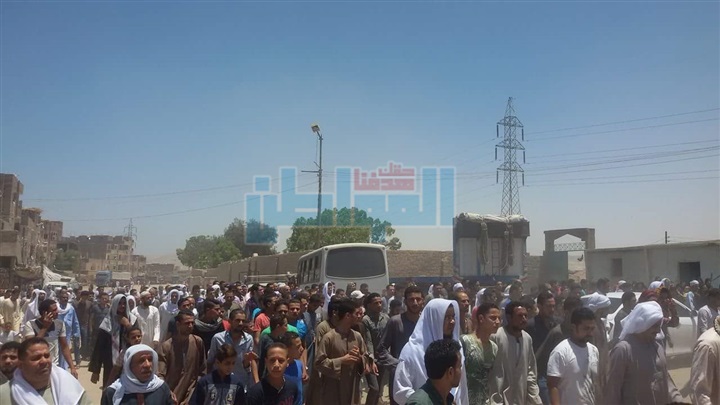 بالصور.. تشييع جثمان شهيد الفرافرة بمسقط رأسه بأسيوط
