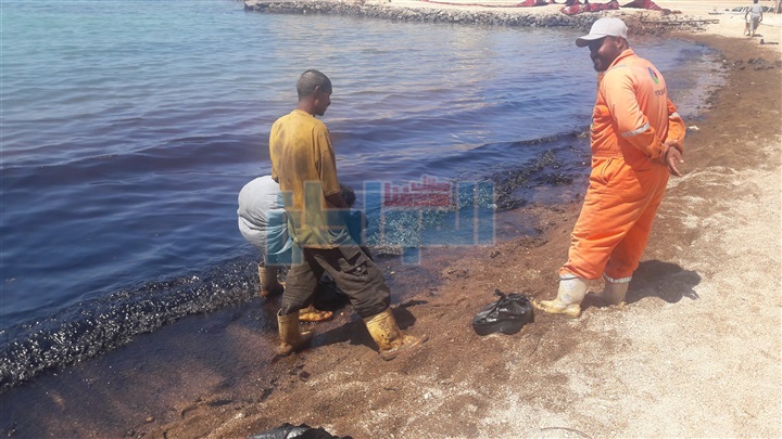 بالفيديو والصور.. بترو سيف: انجزنا %95 من مكافحة التسرب البترولى بالغردقه