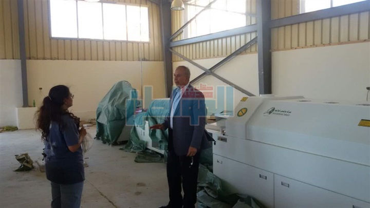 محافظ البحر الأحمر يتابع أعمال التجهيز بمصنع اللمبات الليد بالغردقة