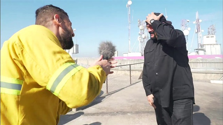 الصور المحذوفة من حلقة ستيفن سيجال في «رامز بيلعب بالنار»