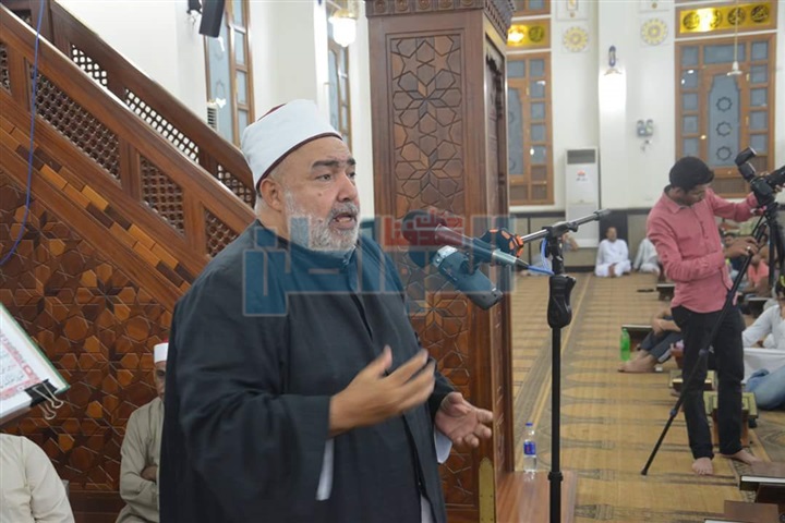 محافظ البحر الأحمر يتوسط آلاف المصلين احتفالًا بليلة القدر