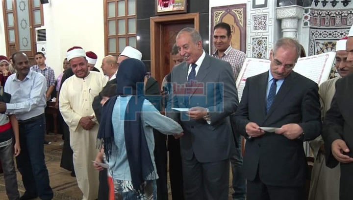 محافظ البحر الأحمر يكرم حفظة القرآن الكريم في الغردقة وسط لفيف من الأهالي
