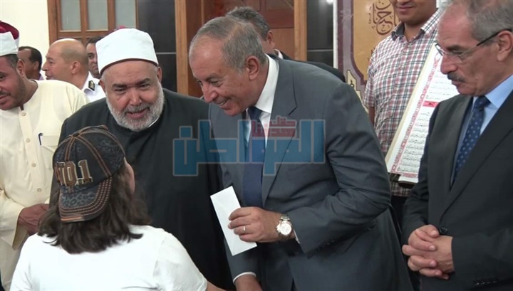 محافظ البحر الأحمر يكرم حفظة القرآن الكريم في الغردقة وسط لفيف من الأهالي