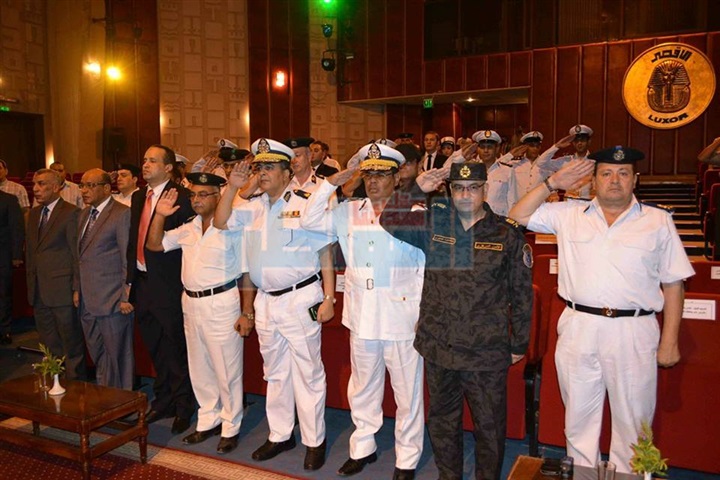 بالصور..تكريم ضباط وأفراد أمن تقديرا لجهودهم بحضور محافظ الأقصر 