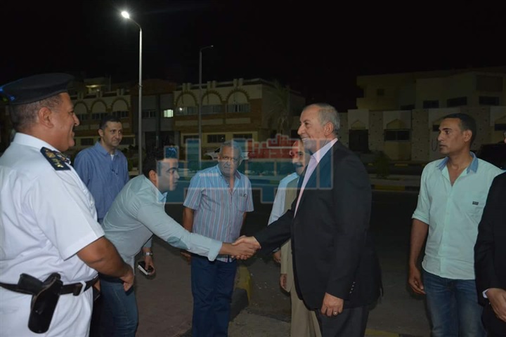 بالصور.. محافظ البحر الاحمر يفتتح معرض الأسر الأولى بالرعاية في الغردقة 