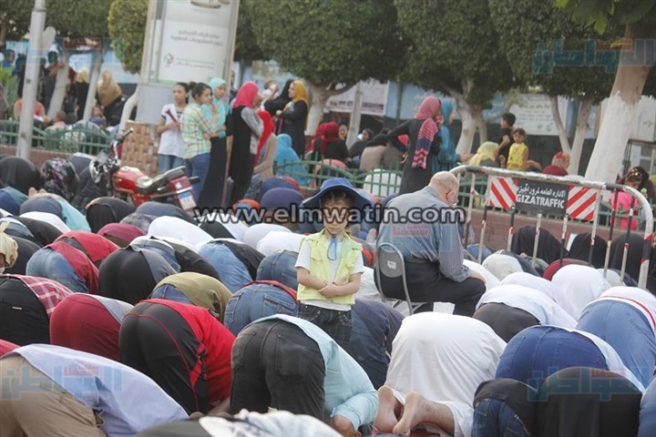 فرحة المصريين بعد صلاة عيد الأضحى في مصطفى محمود (صور)