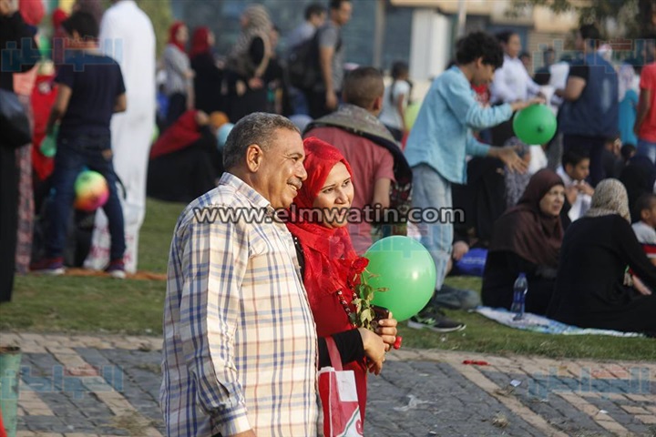 فرحة المصريين بعد صلاة عيد الأضحى في مصطفى محمود (صور)