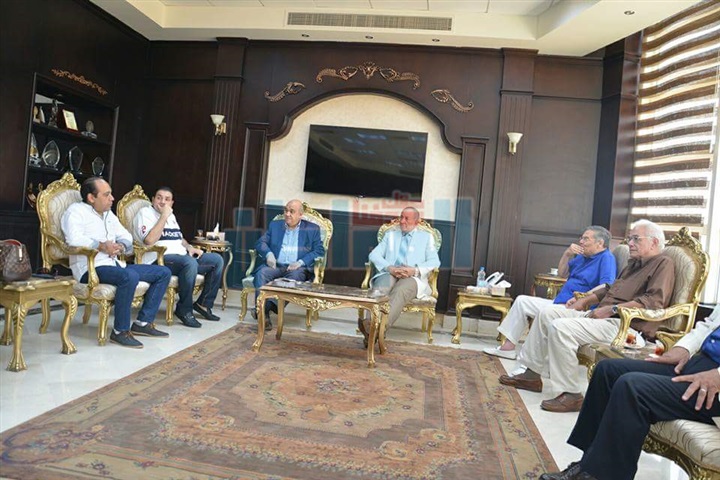 وزير السياحة ومحافظ البحر الأحمر يبحثان سبل تنشيط السياحة 