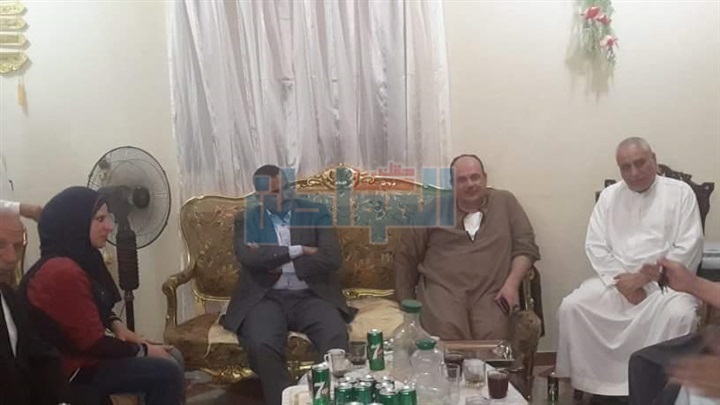 بالصور.. نائب برلماني يناقش مشاكل قرية "طبهار" بالفيوم 