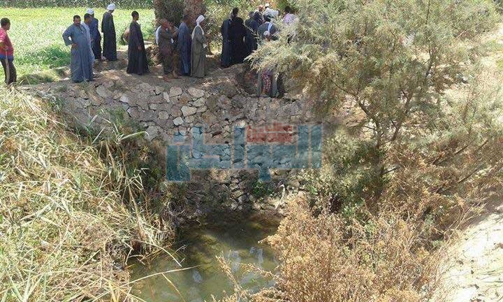 بالصور.. انسداد مسقى بالبداري.. تغضب الأهالي في أسيوط