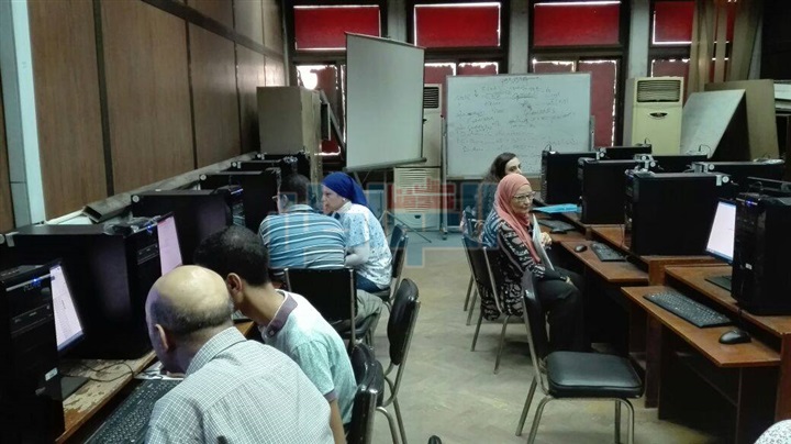 بالصور... طلاب الثانوية العامة يسجلون رغباتهم بجامعة القاهرة