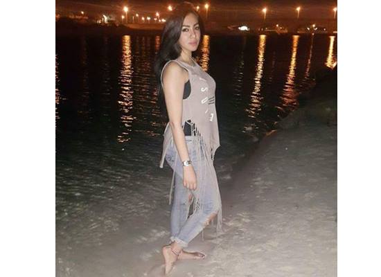 بالصور .. اطلالة مثيرة لـ"ميرهان حسين " بالبكيني علي الشاطئ