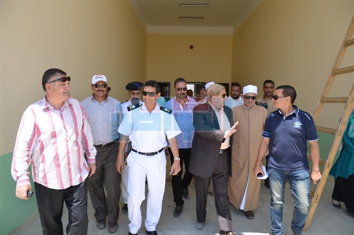 محافظ الإسماعيلية يتفقد الحقل الإرشادي وأحواض الري بقرية الأمل 