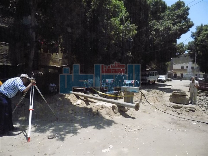 بالصور.. السيطرة علي انفجار خط مياه الوليدية في أسيوط