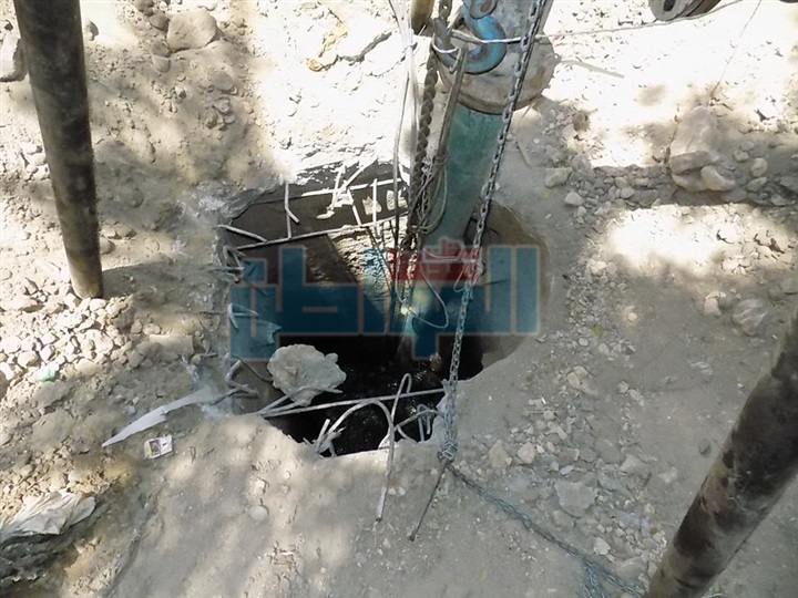 بالصور.. السيطرة علي انفجار خط مياه الوليدية في أسيوط