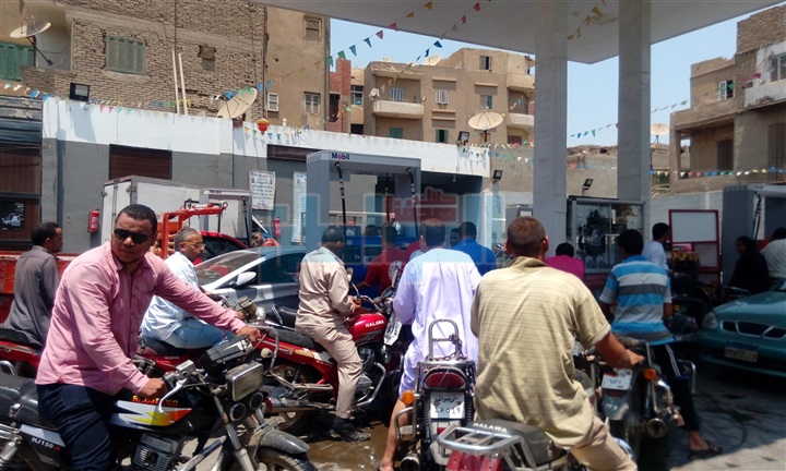 بالصور.... تصاعد ازمة نقص الوقود ببني سويف
