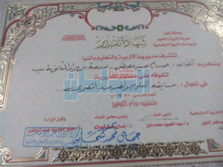 بالصور.. توأم بالمنيا يبتكر "كرسي" بتكنولوجيا جديدة لذوي الاحتياجات الخاصة.. ومحافظة المنيا تتجاهلهما.. ومحافظة أخرى تكرمهما