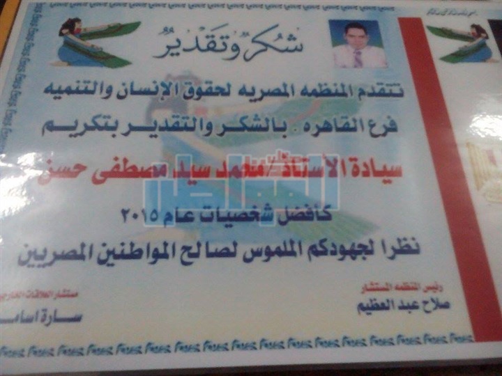 بالصور.. توأم بالمنيا يبتكر "كرسي" بتكنولوجيا جديدة لذوي الاحتياجات الخاصة.. ومحافظة المنيا تتجاهلهما.. ومحافظة أخرى تكرمهما