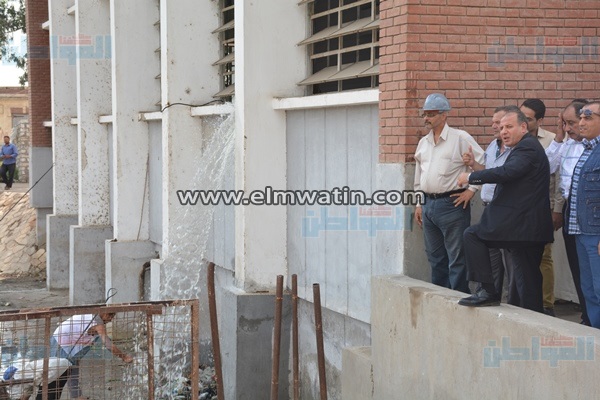 بالصور.. محافظ البحيرة يتفقد محطة مصرف الخيري بدمنهور