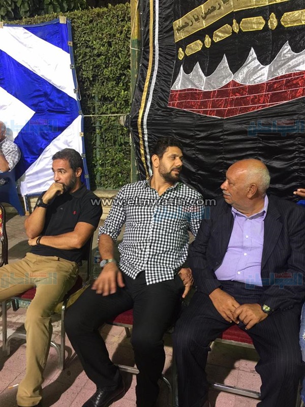 بالصور.. وصول «سمير كمونة» عزاء أحمد ماهر
