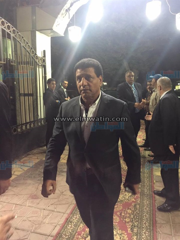 بالصور.. وصول «افاروق جعفر وفتحي مبروك» عزاء أحمد ماهر